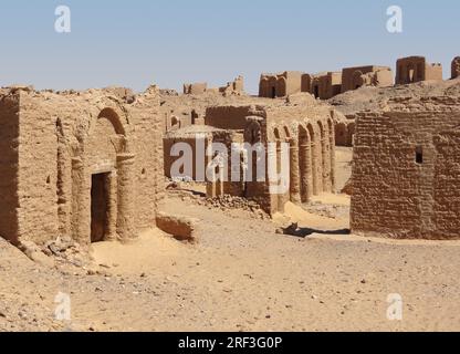 Eindruck um Gabbanat el bagawat, einen historischen Friedhof in Ägypten Stockfoto