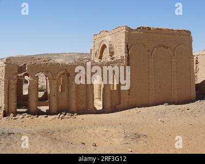 Eindruck um Gabbanat el bagawat, einen historischen Friedhof in Ägypten Stockfoto