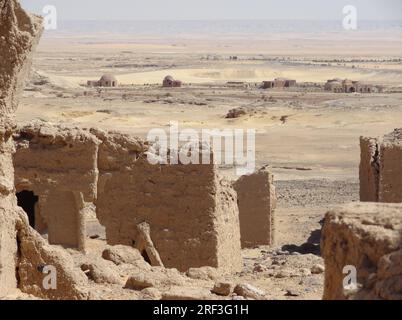 Eindruck um Gabbanat el bagawat, einen historischen Friedhof in Ägypten Stockfoto