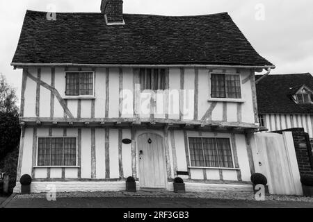 Toll Cottage ein Gebäude mit Holzrahmen aus dem 16. Jahrhundert in Market Place Lavenham, Suffolk England, Großbritannien, April 2023 Stockfoto