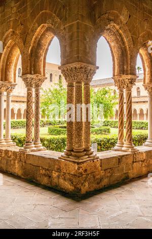 Blick auf das Kloster der Kathedrale von Monreale in Palermo, Sizilien, Italien Stockfoto