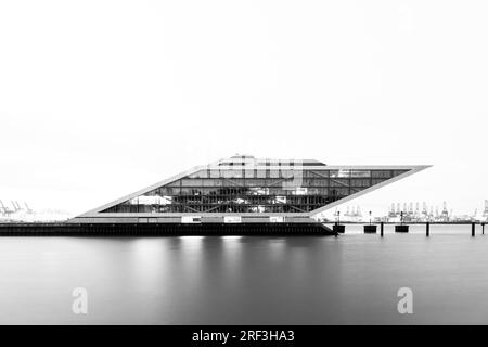 Moderne Strukturen Formen die Skyline von Hamburg - Eine visuelle Odyssee durch zeitgenössische urbane Meisterwerke Stockfoto