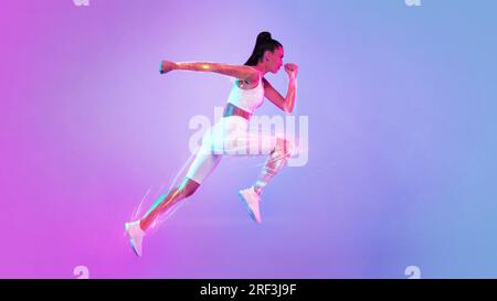 Sportliche Dame, Die In Mid Air Auf Rosa Neon-Hintergrund Läuft Stockfoto