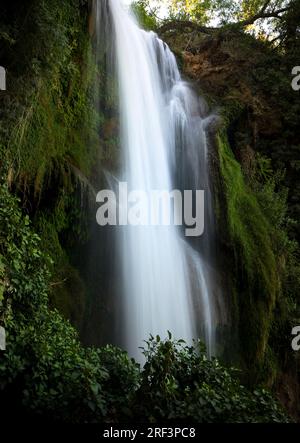 Beeindruckender Wasserfall Cola de Caballo im Naturpark Monasterio de Piedra, Zaragoza, Aragon, Spanien Stockfoto