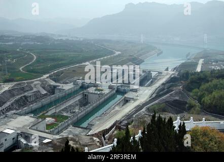 neblig Luftaufnahme des drei-Schluchten-Staudamm am Jangtse in China Stockfoto