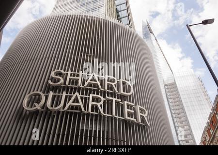 The Shard Quarter in der Nähe des gleichnamigen Wolkenkratzers, der vom italienischen Architekten Renzo Piano, Southwark, London, England, Großbritannien entworfen wurde Stockfoto