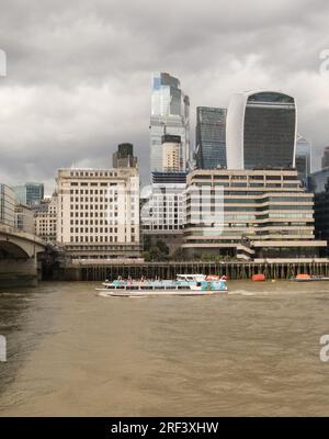 Die Skyline von London aus der Südseite der Themse, London, England, Großbritannien Stockfoto