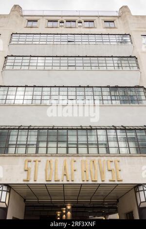 Eingang zu den markanten Art Deco St Olaf House, London Bridge Hospital, Hay's Wharf, Tooley Street, Southwark, London, UK Stockfoto