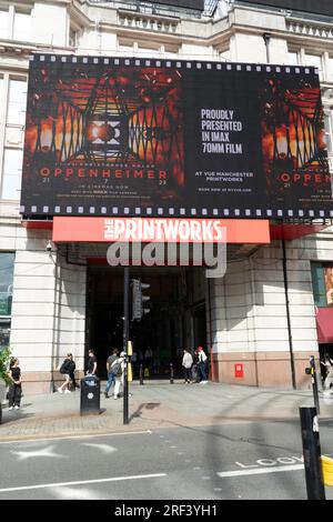 Anzeige für Oppenheimer IMAX in 70mm Film über dem Eingang zum printworks Vue Cinema, Manchester, Großbritannien Stockfoto