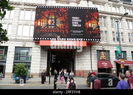 Anzeige für Oppenheimer IMAX in 70mm Film über dem Eingang zum printworks Vue Cinema, Manchester, Großbritannien Stockfoto