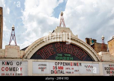 The Screen on the Green, ein historisches unabhängiges Kino (in dem der Film Oppenheimer gezeigt wird) in der Upper Street, Islington, London, Großbritannien Stockfoto