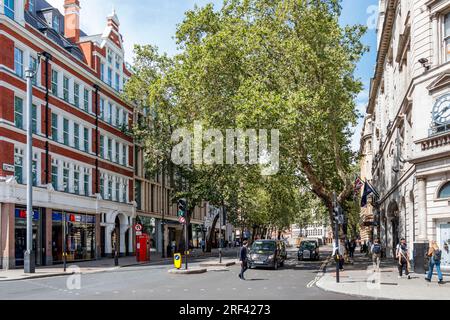 Blick nach Norden entlang der Southampton Row von High Holborn, London, Großbritannien Stockfoto