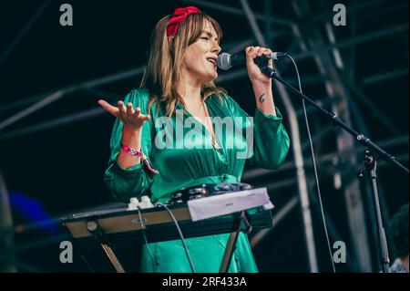 Thirsk, Großbritannien. 30. Juli 2023. Gwenno tritt beim Deer Shed Festival 2023 auf. Kredit: Thomas Jackson/Alamy Live News Stockfoto