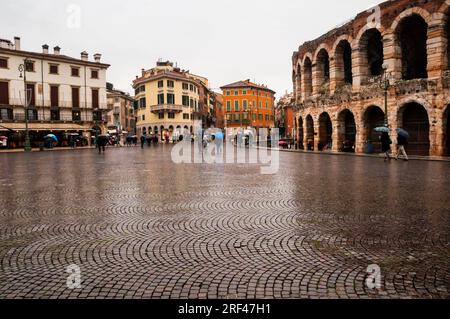 Piazza Bra und die Verona Arena in Verona, Italien. Stockfoto