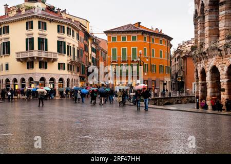 Piazza Bra und die Verona Arena in Verona, Italien. Stockfoto