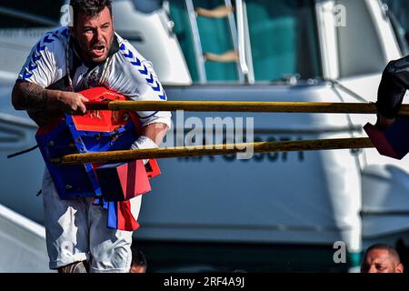 Marseille, Frankreich. 30. Juli 2023. Während der Provenzalturniere in Marseille treten die Jünger in ein Duell ein. Kredit: SOPA Images Limited/Alamy Live News Stockfoto