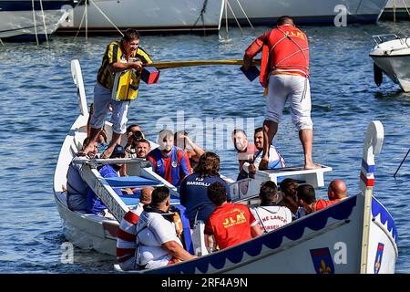 Marseille, Frankreich. 30. Juli 2023. Während der Provenzalturniere in Marseille treten die Jünger in ein Duell ein. Kredit: SOPA Images Limited/Alamy Live News Stockfoto