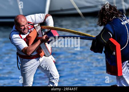 Marseille, Frankreich. 30. Juli 2023. Während der Provenzalturniere in Marseille treten die Jünger in ein Duell ein. Kredit: SOPA Images Limited/Alamy Live News Stockfoto