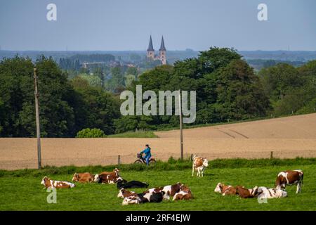 Sonsbecker Schweiz, ein Teil der niederrhenischen Hügelkette, eine Endmoraine mit Rammoberfläche, die während der letzten kalten Zeit, der Eiszeit, wi, hochgeschoben wurde Stockfoto