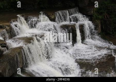 Ein Foto von den unteren Wasserfällen im Taughannock State Park Stockfoto