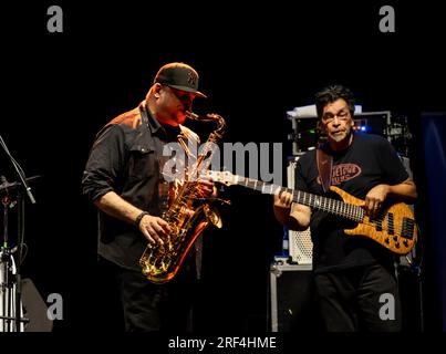 Der legendäre Jazz- und zeitgenössische Gitarrist Mike Stern und seine Bandgäste beim Pomigliano Jazz Festival im öffentlichen Park Giovanni Paolo II in Pomigliano d'Arco. (Foto: Giovanni Esposito/Pacific Press/Sipa USA) Guthaben: SIPA USA/Alamy Live News Stockfoto