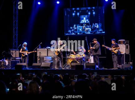 Der legendäre Jazz- und zeitgenössische Gitarrist Mike Stern und seine Bandgäste beim Pomigliano Jazz Festival im öffentlichen Park Giovanni Paolo II in Pomigliano d'Arco. (Foto: Giovanni Esposito/Pacific Press/Sipa USA) Guthaben: SIPA USA/Alamy Live News Stockfoto