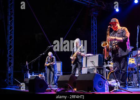 Der legendäre Jazz- und zeitgenössische Gitarrist Mike Stern und seine Bandgäste beim Pomigliano Jazz Festival im öffentlichen Park Giovanni Paolo II in Pomigliano d'Arco. (Foto: Giovanni Esposito/Pacific Press/Sipa USA) Guthaben: SIPA USA/Alamy Live News Stockfoto