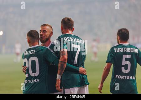 Die Spieler von Legia feiern das Tor, das Tomas Pekhart während des Spiels PKO BP Ekstraklasa 2023/24 zwischen Legia Warszawa und LKS Lodz bei Marshal geschossen hat Stockfoto