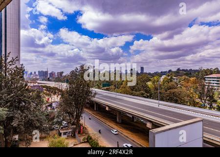 Nairobi Capital Kenia Skyline Wolkenkratzer Moderne Wahrzeichen Gebäude Turm Architektonische Außenfassaden Hochhaus Skyline Straßen Nacht City County Stadtlandschaft Stockfoto