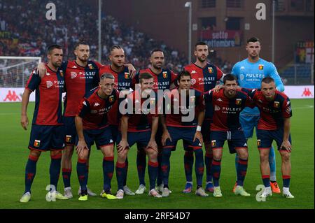 Die Spieler von Genua CFC posieren vor dem Saisonvorspiel zwischen Genua CFC und AS Monaco für ein Teamfoto. Stockfoto