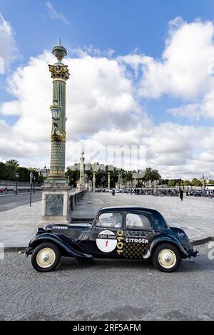 Paris, Frankreich. 30. Juli 2023. Citroen Traction Avant wurde am 30. Juli 2023 auf der Sommerüberquerung von Paris im Oldtimer 16. vorgestellt. Stockfoto