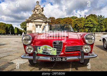 Paris, Frankreich. 30. Juli 2023. Alfa Roméo Giulietta Sprint Veloce wurde am 16. 30. Juli 2023 bei der Sommerüberquerung von Paris im Oldtimer vorgestellt. Stockfoto