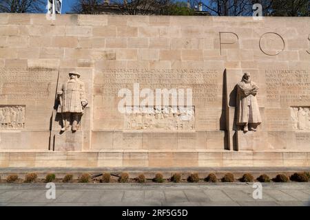 Genf, Schweiz - 25. März 2022: Das Internationale Denkmal für die Reformation, gewöhnlich bekannt als die Reformationsmauer, wurde 1909 in G eingeweiht Stockfoto