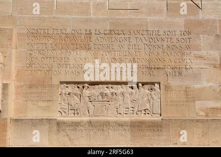 Genf, Schweiz - 25. März 2022: Das Internationale Denkmal für die Reformation, gewöhnlich bekannt als die Reformationsmauer, wurde 1909 in G eingeweiht Stockfoto