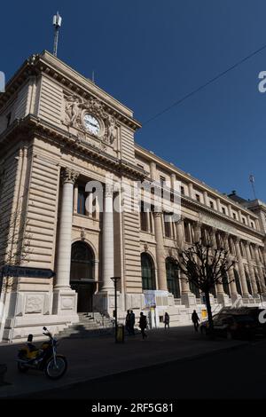 Genf, Schweiz - 25. MÄRZ 2022: Das Hotel des Postes ist ein Gebäude in der Rue du Mont Blanc, Genf. 1889-1892 von Architekten aus Genevan erbaut Stockfoto