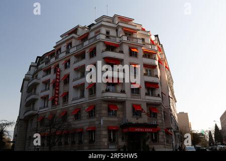 Genf, Schweiz - 25. März 2022: Vorderansicht des Hotels Eden in Genf, Schweiz. Stockfoto