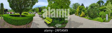 Toronto, Ontario/Kanada - 22. Juni 2023: Panoramablick auf einen öffentlichen Park im Sommer Stockfoto