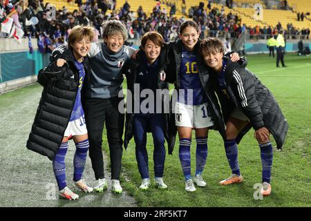 Wellington, Neuseeland. 31. Juli 2023. (L-R) Honoka HAYASHI, Chika HIRAO, Hinata MIYAZAWA, Fuka NAGANO, Moeka MINAMI (JPN), Juli 31 2023 - Fußball/Fußball : #16 Honoka HAYASHI, #21 Chika HIRAO, #7 Hinata MIYAZAWA, #10 Fuka NAGANO, #3 Moeka MINAMI von Japan feiern nach dem Sieg bei der FIFA Womens World Cup Australien & Neuseeland 2023 Gruppe C zwischen Japan und Spanien im Wellington Regional Stadium in Wellington, Neuseeland. Kredit: AFLO/Alamy Live News Stockfoto