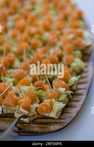 Kenianisch Essen köstliche Gerichte Küche leckere süße Getränke Abendessen Dessert Mittagessen Abendessen Nairobi City County Kenia Ostafrika Chips Fleisch Reis Gemüse Stockfoto