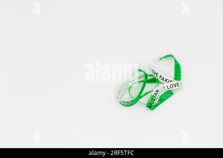 Pakistan flaggt ein farbiges Armband für die Feier des Unabhängigkeitstages Stockfoto