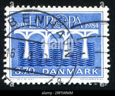 DÄNEMARK - CIRCA 1984: Stempel gedruckt von Dänemark, zeigt Brücke, circa 1984 Stockfoto