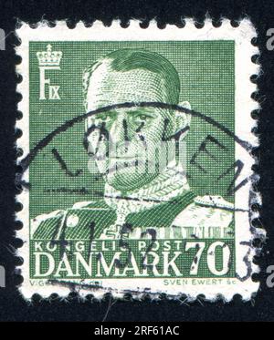 DÄNEMARK - CIRCA 1948: Von Dänemark gedruckter Stempel zeigt Frederik IX, circa 1948 Stockfoto