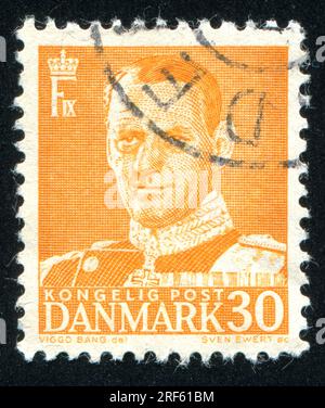 DÄNEMARK - CIRCA 1948: Von Dänemark gedruckter Stempel zeigt Frederik IX, circa 1948 Stockfoto