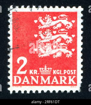 DÄNEMARK - UM 1946: Briefmarke gedruckt von Dänemark, zeigt Wappen, um 1946 Stockfoto