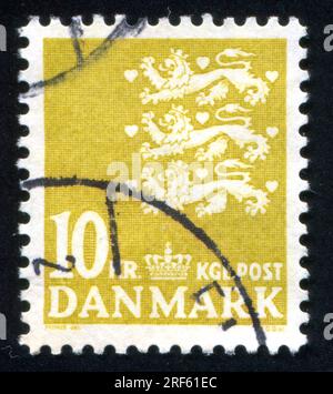 DÄNEMARK - UM 1946: Briefmarke gedruckt von Dänemark, zeigt Wappen, um 1946 Stockfoto