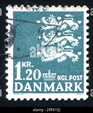 DÄNEMARK - UM 1946: Briefmarke gedruckt von Dänemark, zeigt Wappen, um 1946 Stockfoto