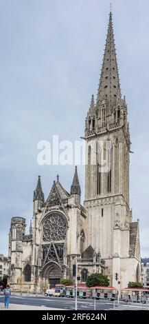 Kirche Saint-Pierre Caen, mit seinen Ursprüngen im 13. Jahrhundert wurde der Turm nach der Zerstörung im Zweiten Weltkrieg, Caen, Calvados, Normandie, Frankreich, wieder aufgebaut Stockfoto