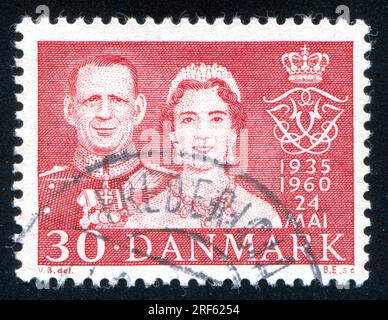 DÄNEMARK - CIRCA 1960: Von Dänemark gedruckter Stempel zeigt König Frederik IX. Und Königin Ingrid, circa 1960 Stockfoto