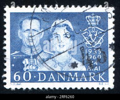 DÄNEMARK - CIRCA 1960: Von Dänemark gedruckter Stempel zeigt König Frederik IX. Und Königin Ingrid, circa 1960 Stockfoto