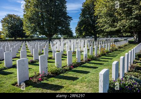 Bayeux war Cemetery, der größte Friedhof aus dem Zweiten Weltkrieg der Commonwealth-Soldaten in Frankreich, es gibt 4.648 Gräber, darunter 3.935 Briten Stockfoto